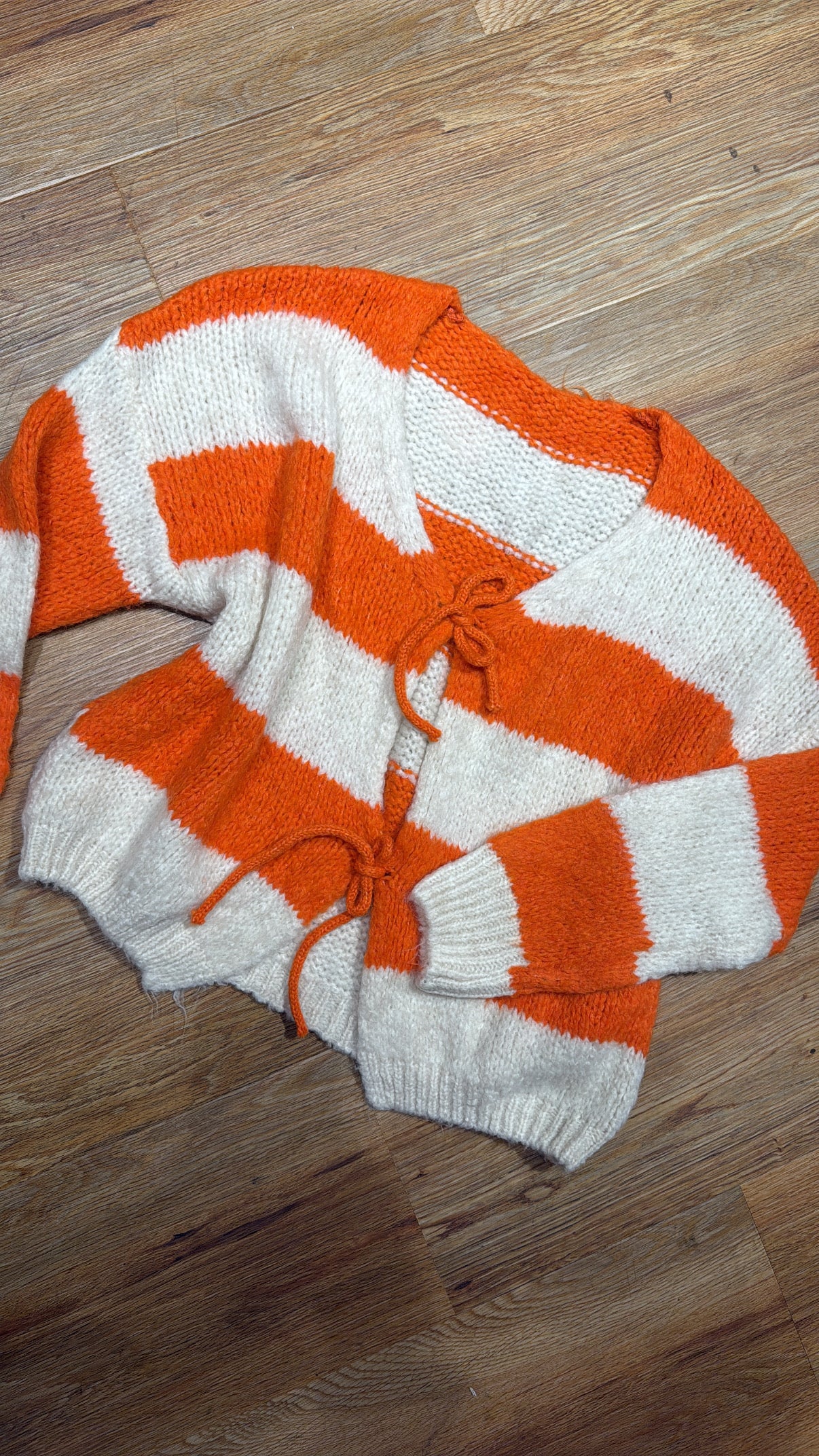 Schleifencardigan mit Streifen Orange