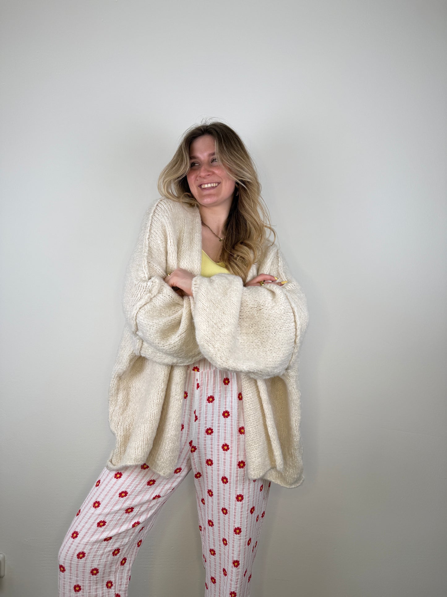 Beiger Cardigan mit Außennaht