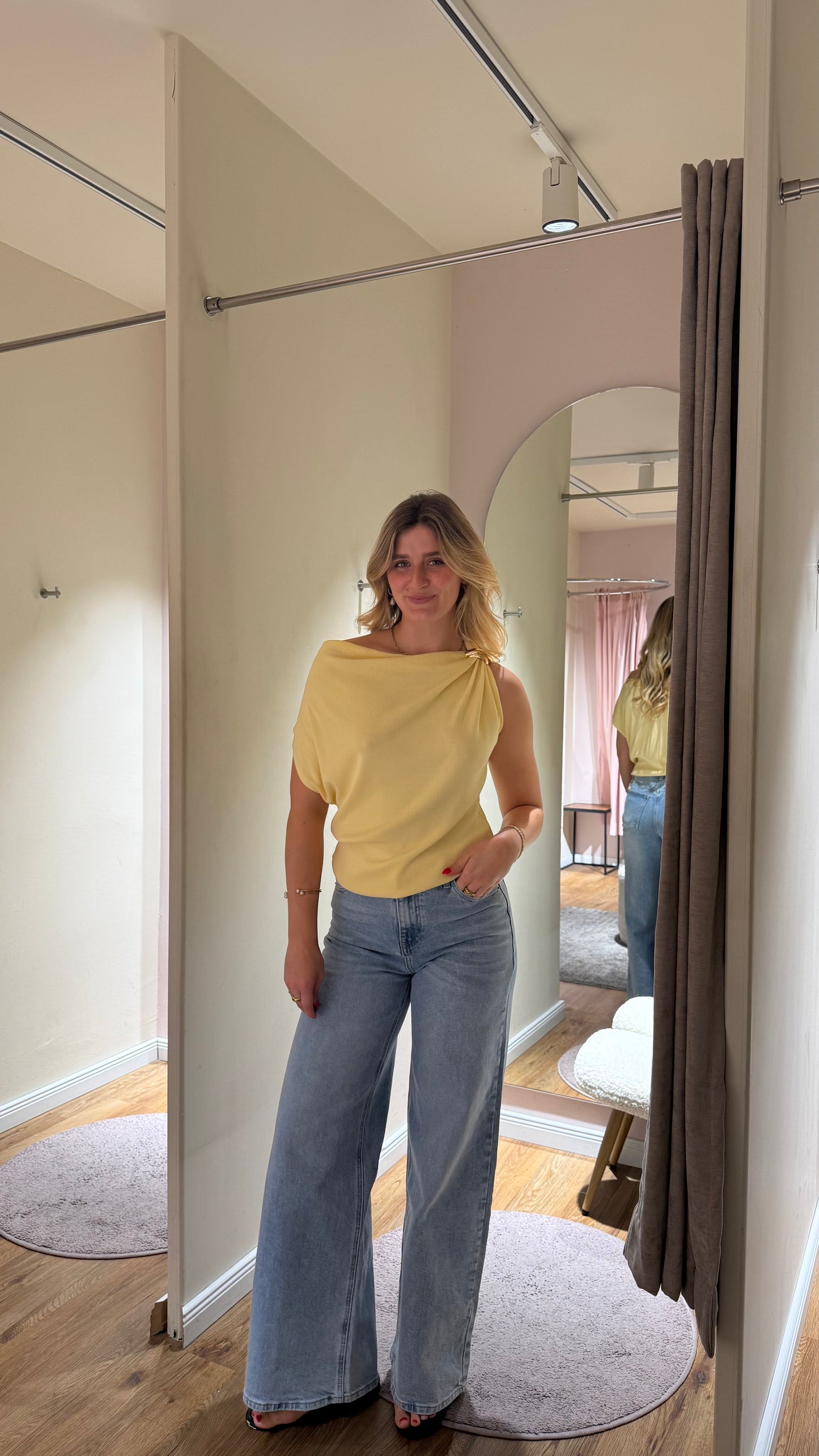 ELEGANCE DRAPED KNIT TOP YELLOW