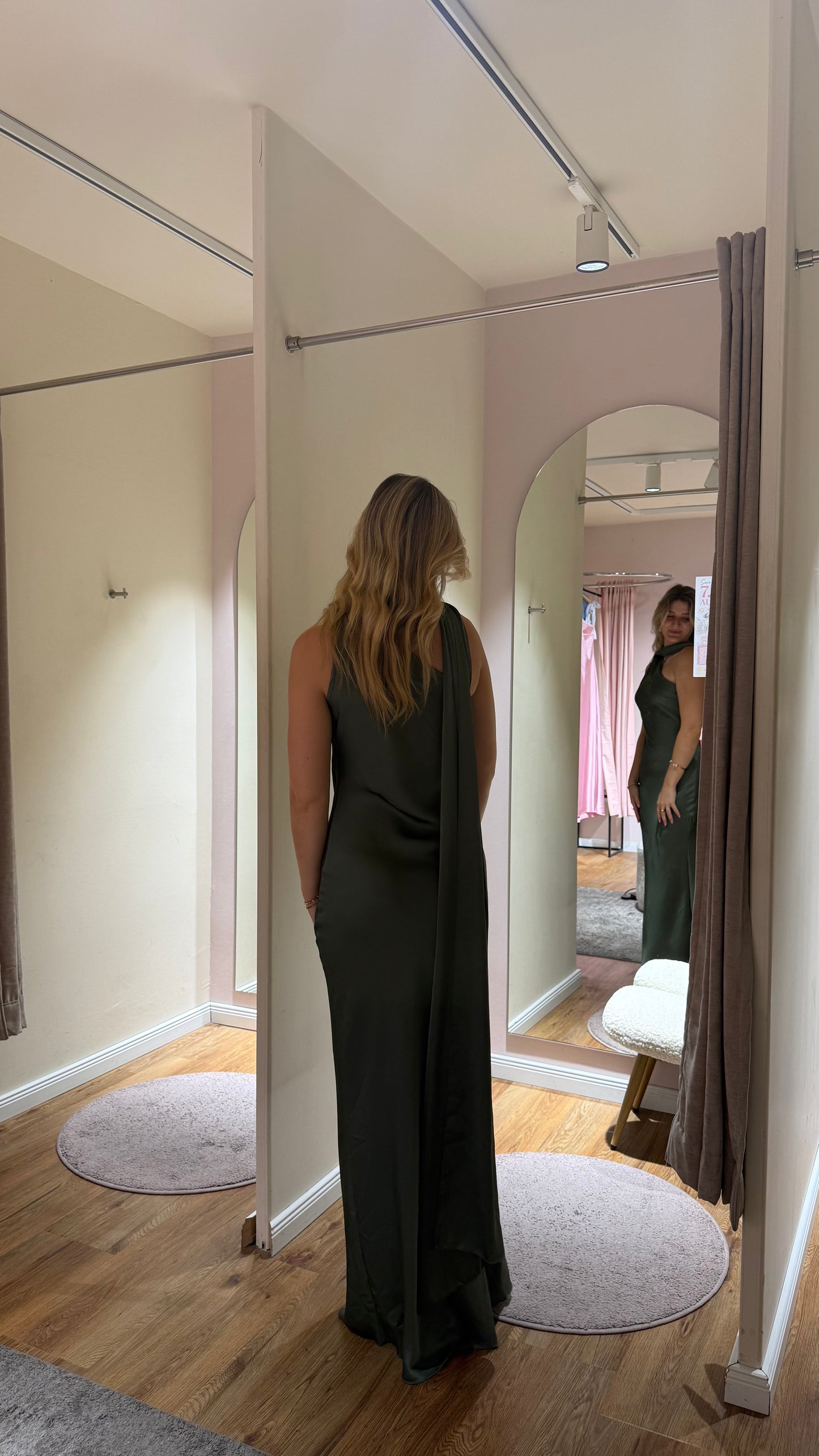 ASYMMETRISCHES KLEID MIT SCHAL DETAIL KHAKI GREEN