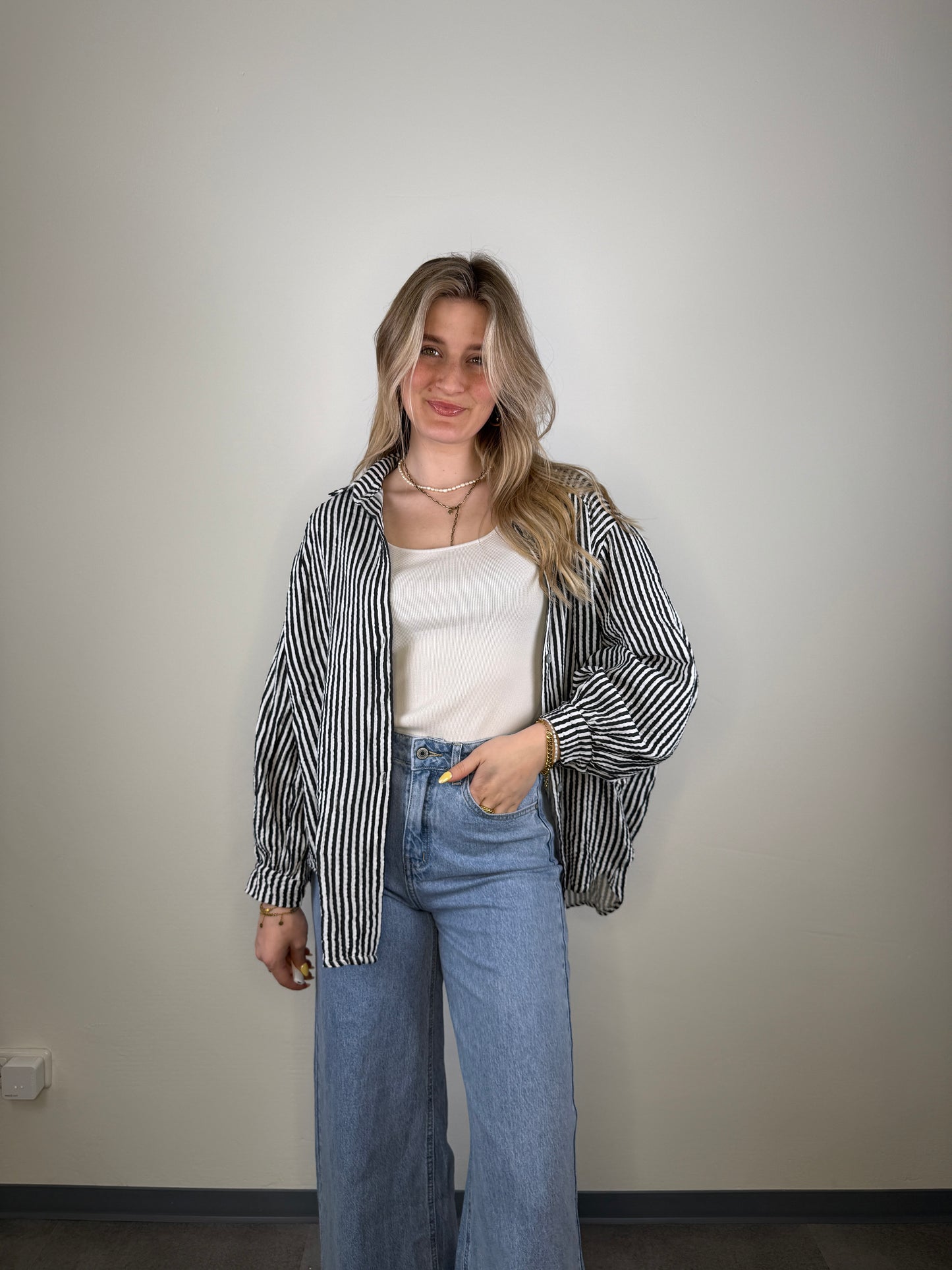 Musselinbluse mit kleinen Streifen schwarz weiß