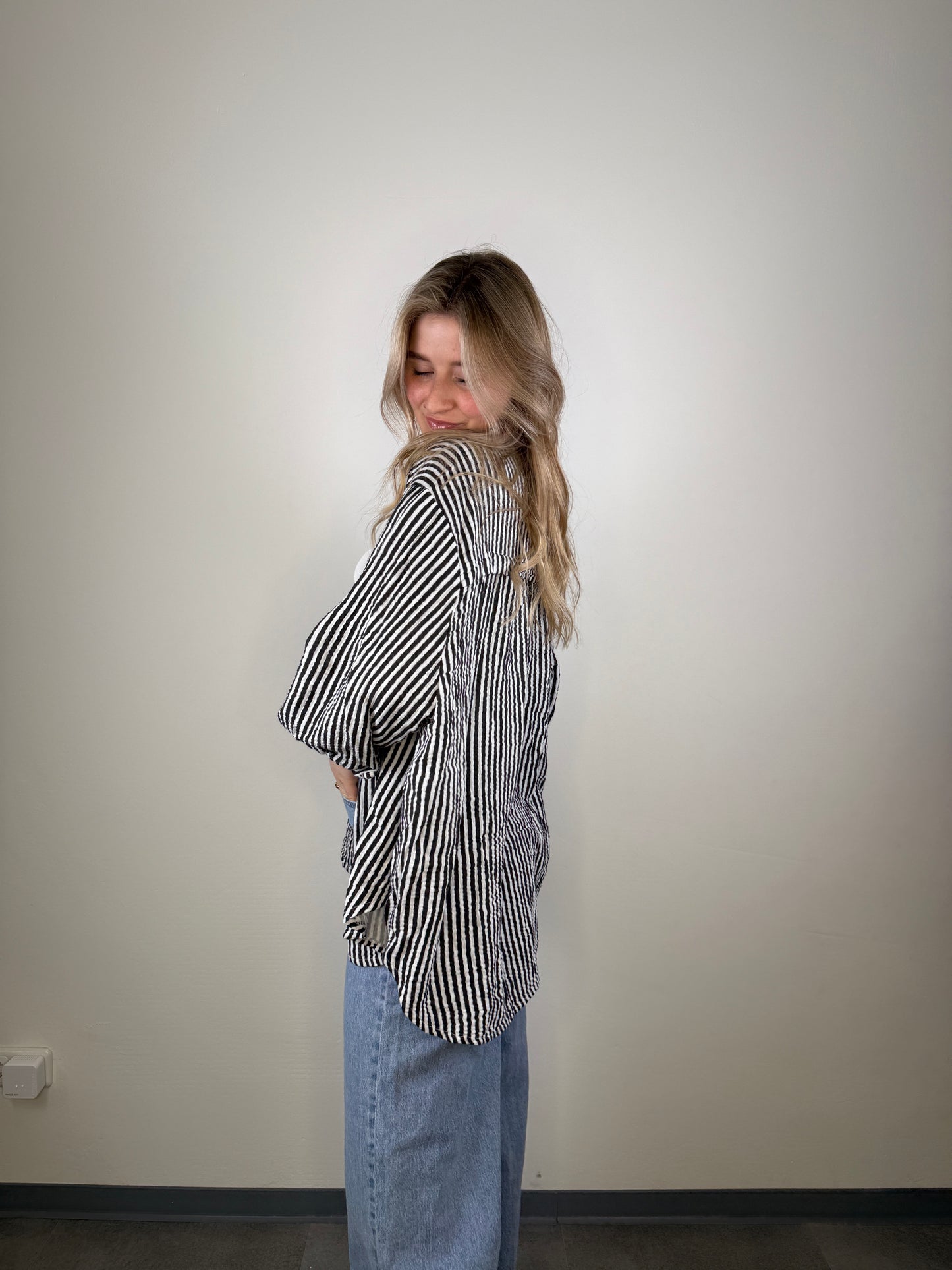 Musselinbluse mit kleinen Streifen schwarz weiß