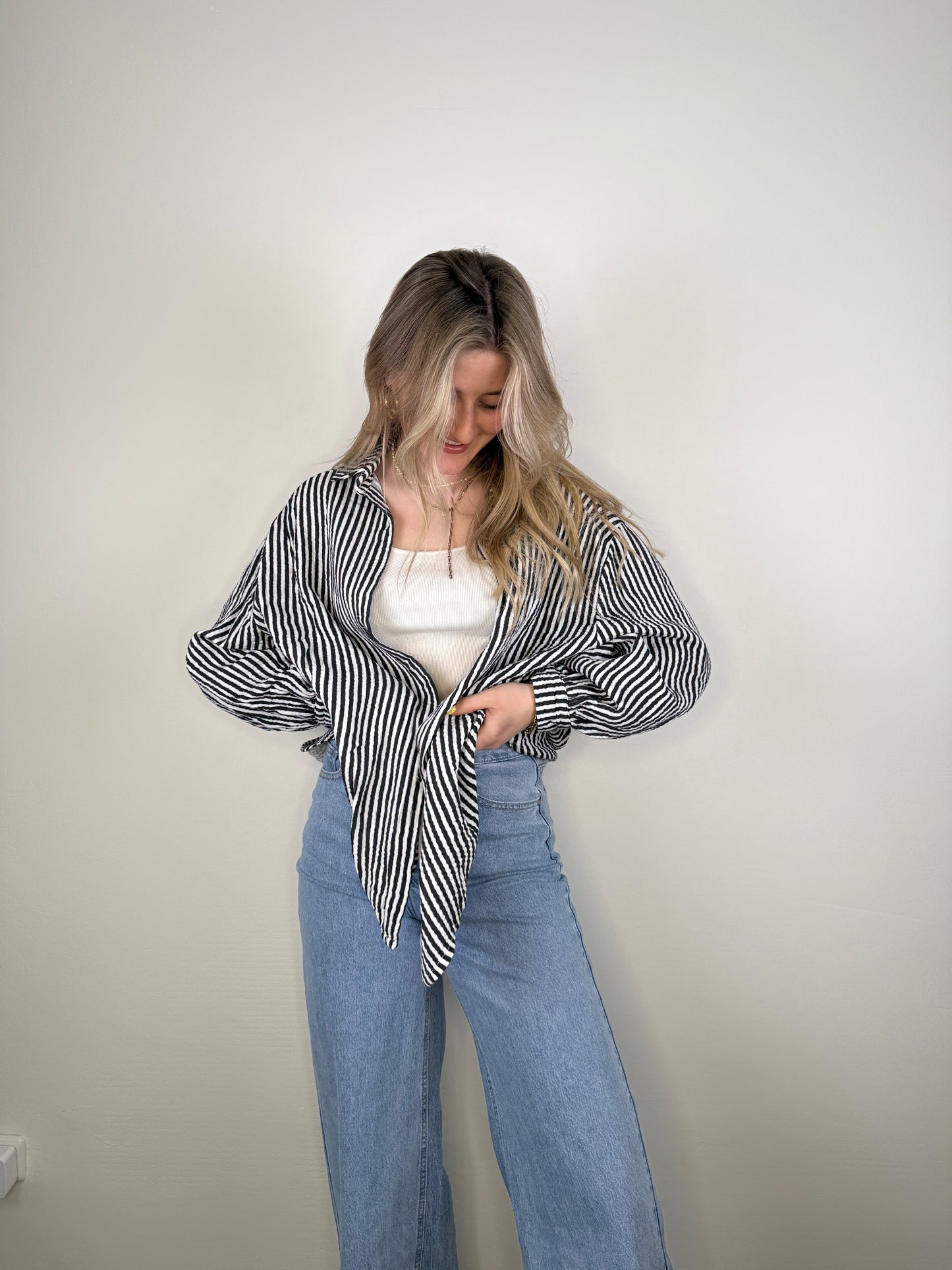 Musselinbluse mit kleinen Streifen schwarz weiß