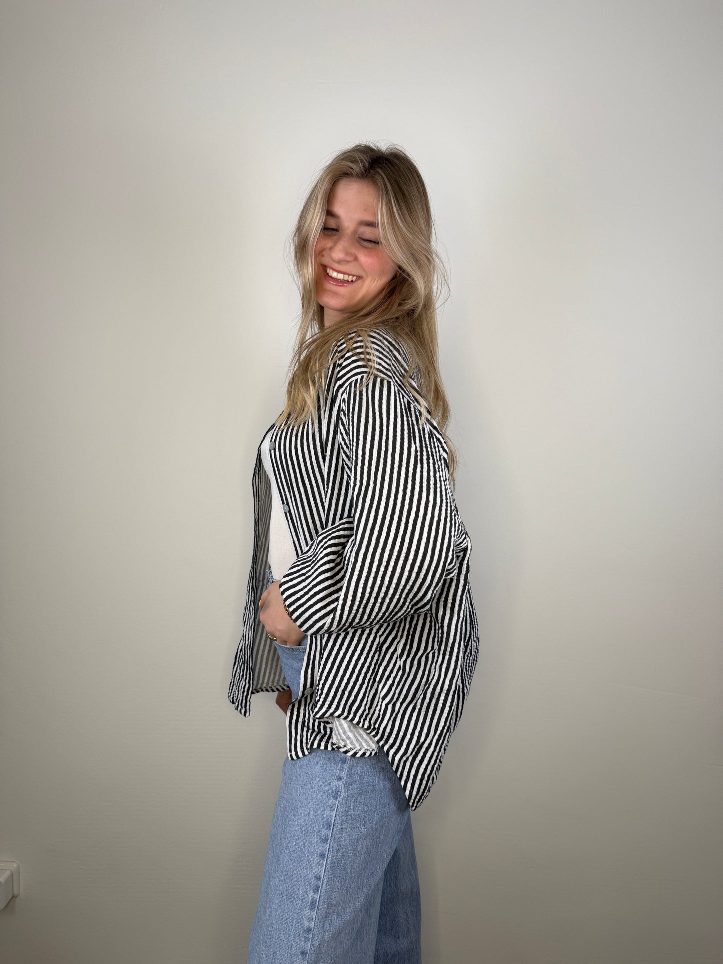 Musselinbluse mit kleinen Streifen schwarz weiß