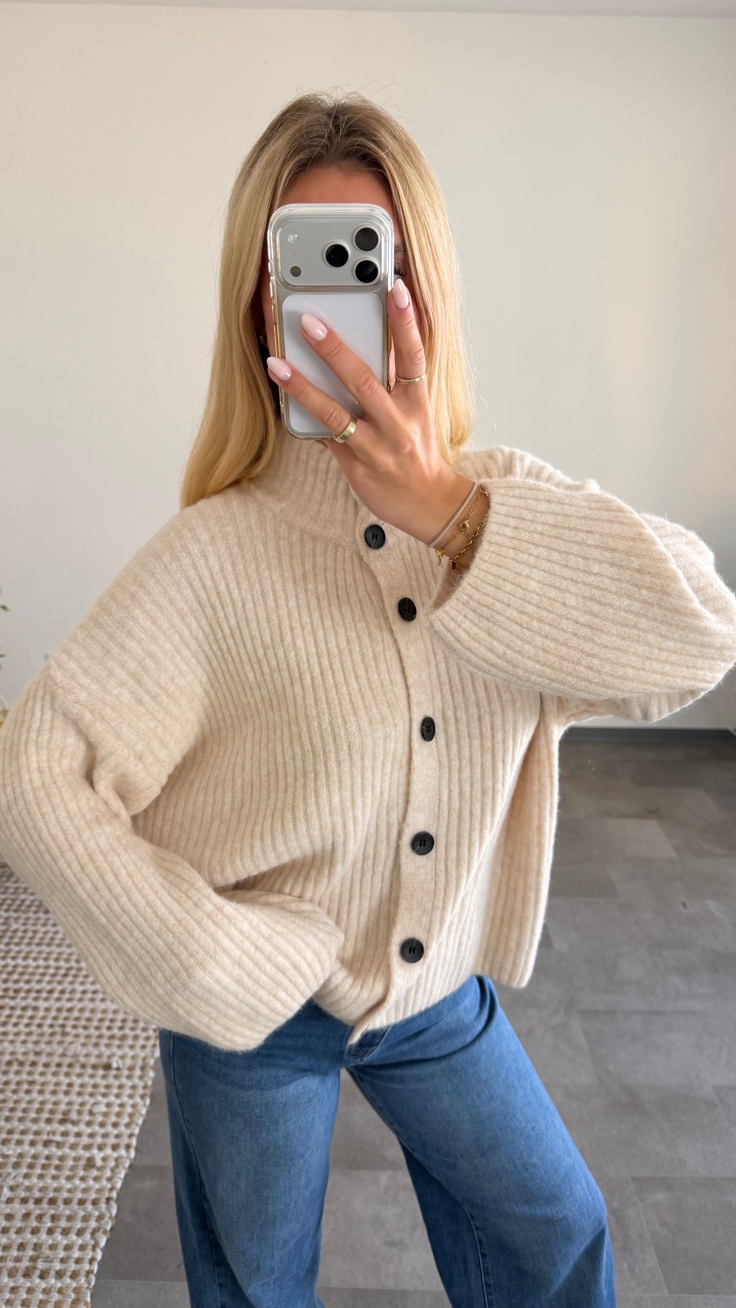 HIGH FUNNEL NECK BUTTON CARDIGAN BEIGE