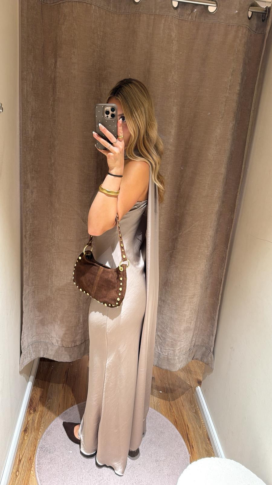 ASYMMETRISCHES KLEID MIT SCHAL DETAIL CHAMPAGNER