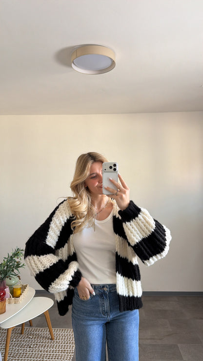 CHUNKY CARDIGAN BLACK AND WHITE