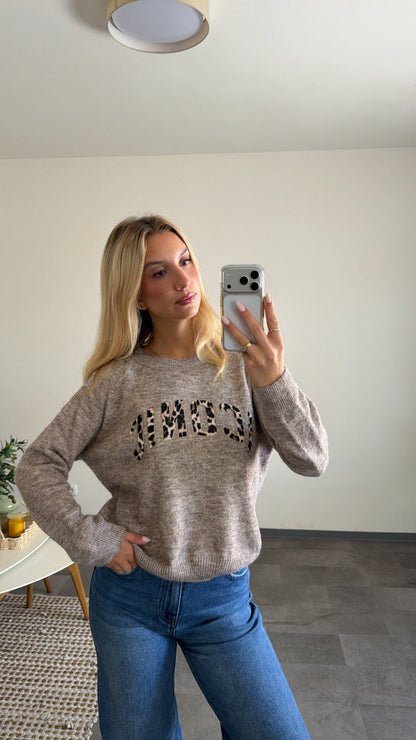 ICONIC LEO KNIT PULLOVER MOCCA