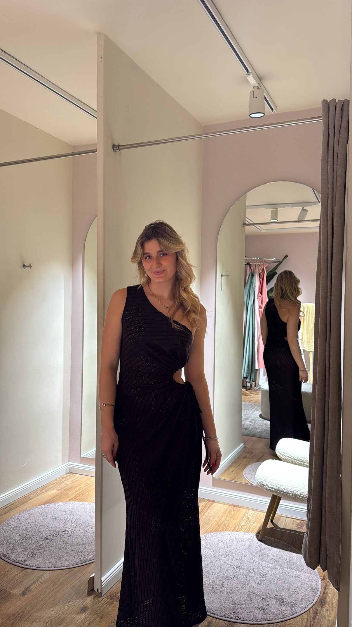 ONE SHOULDER CUT-OUT MAXIKLEID SCHOKOBRAUN