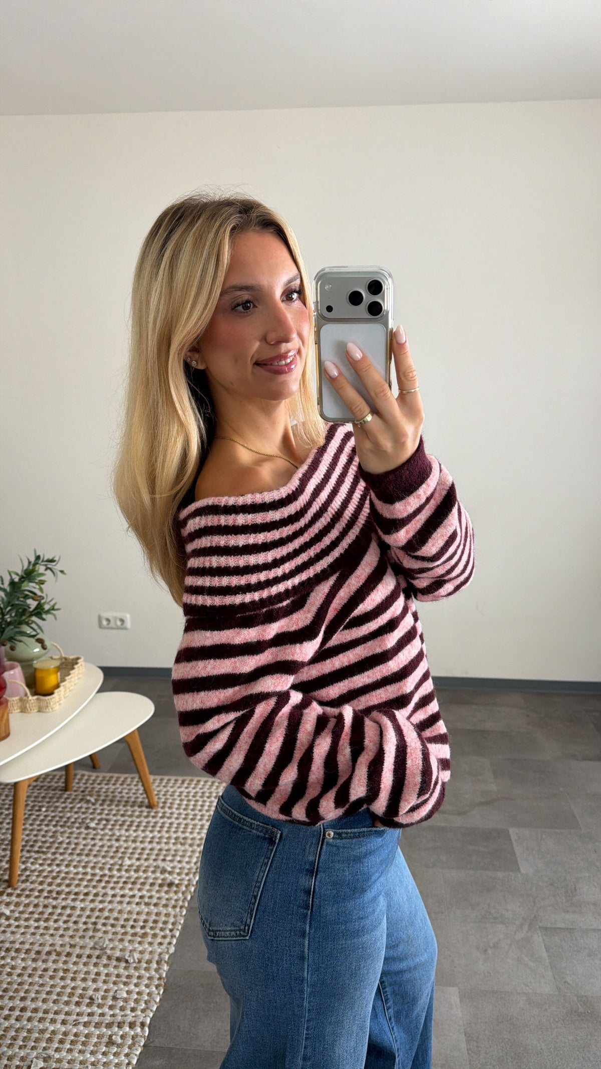 OFF-SHOULDER STRIPED PULLOVER BERRY