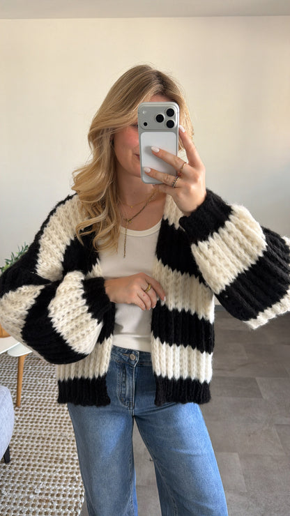 CHUNKY CARDIGAN BLACK AND WHITE