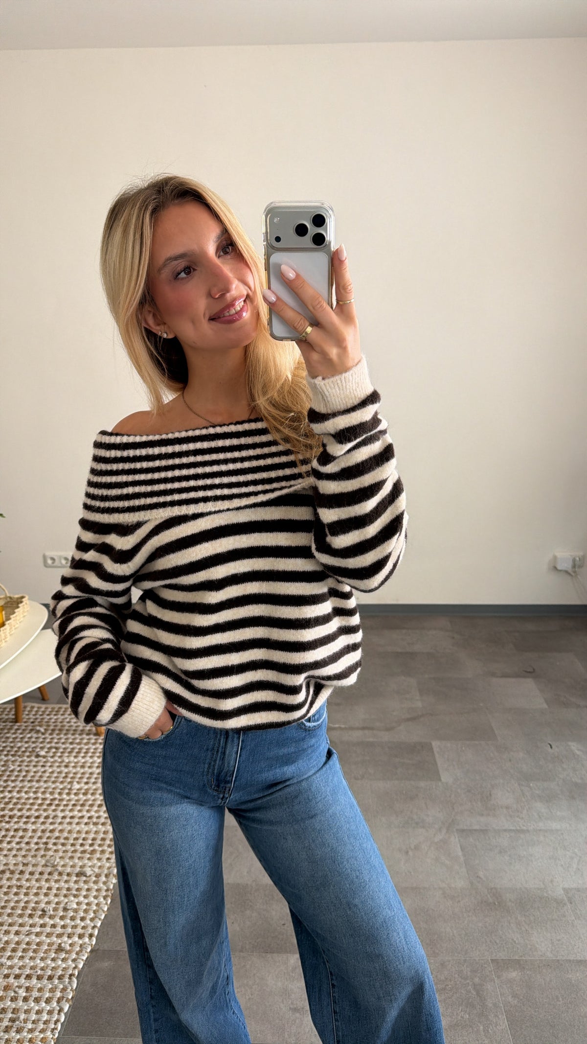 OFF-SHOULDER STRIPED PULLOVER CHOCLATE CREAM