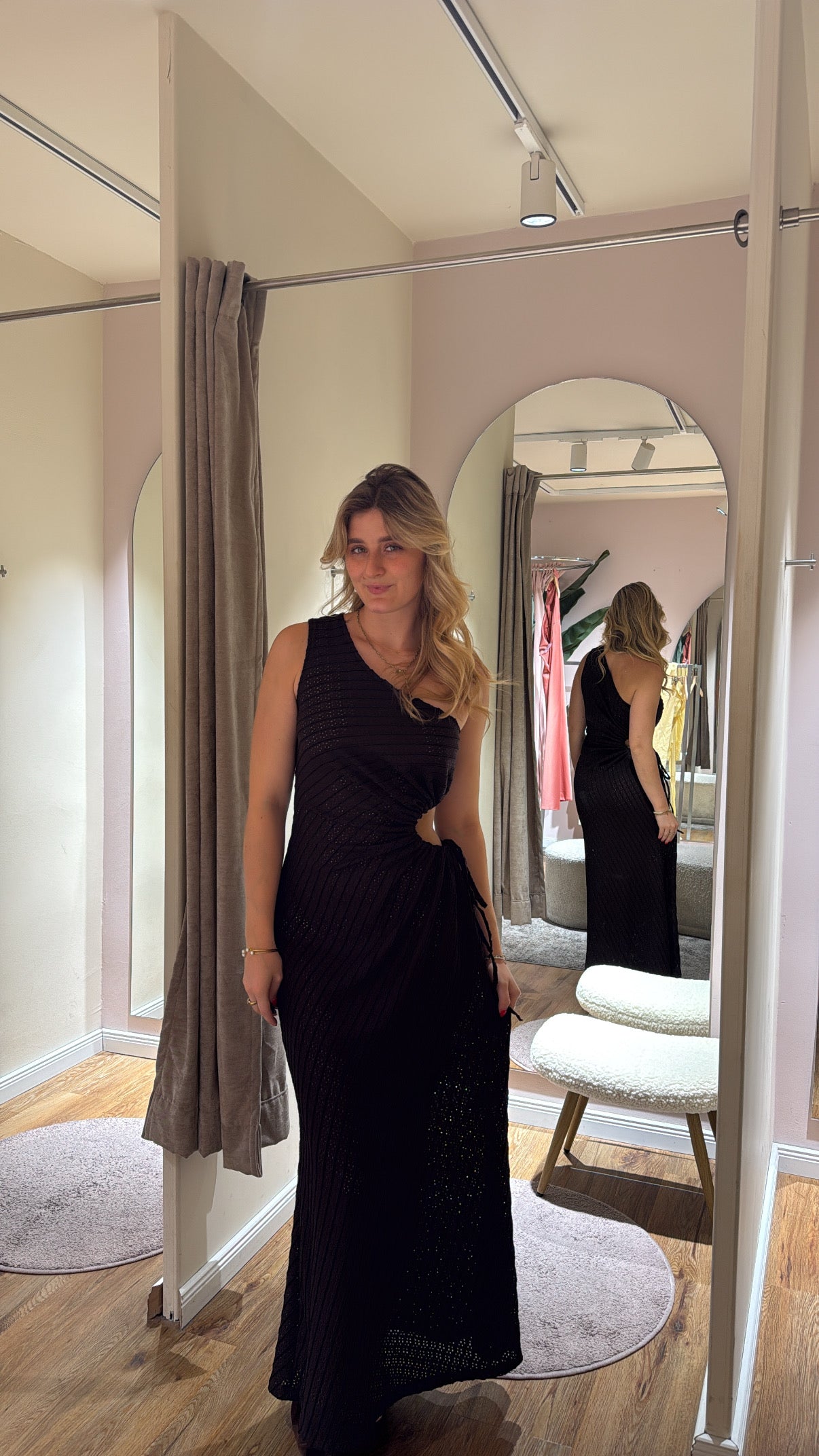 ONE SHOULDER CUT-OUT MAXIKLEID SCHOKOBRAUN