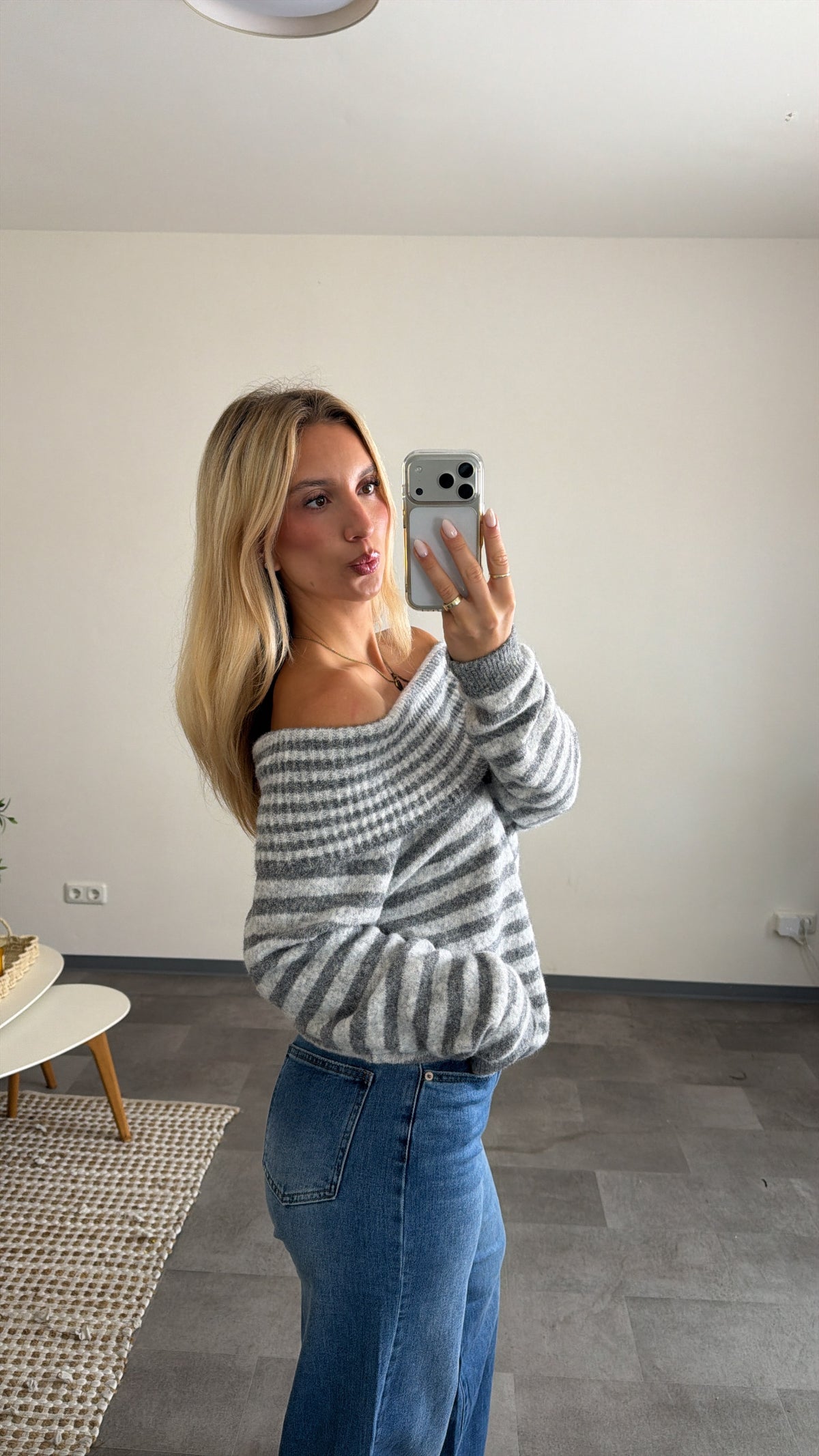 OFF-SHOULDER STRIPED PULLOVER GREY