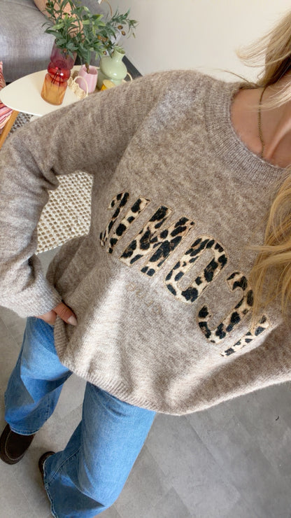 ICONIC LEO KNIT PULLOVER MOCCA