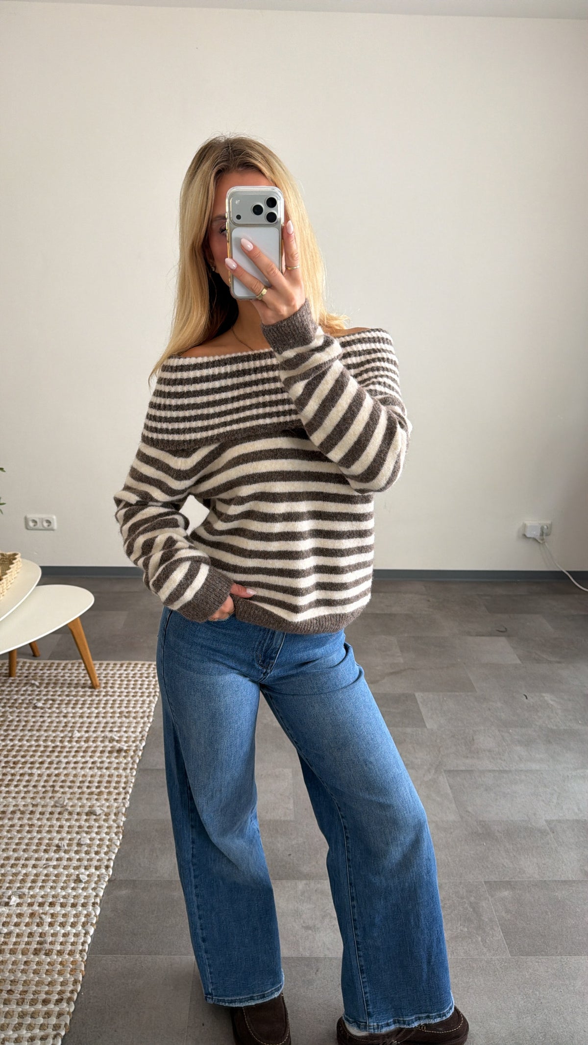 OFF-SHOULDER STRIPED PULLOVER MOCCA CREAM