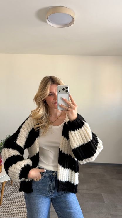 CHUNKY CARDIGAN BLACK AND WHITE