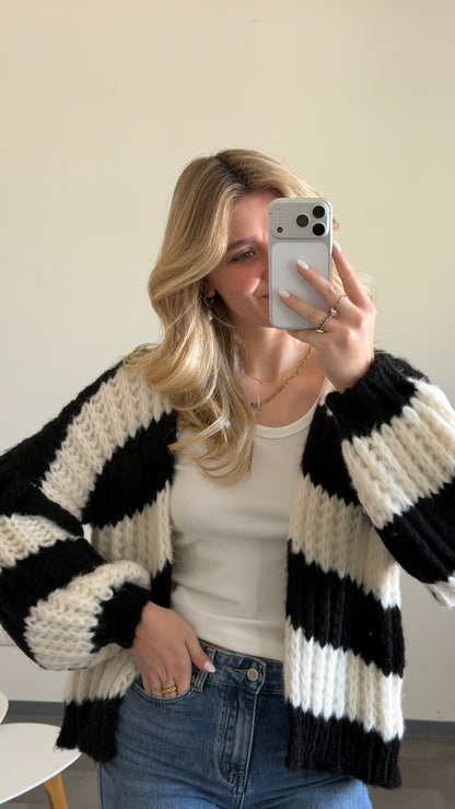 CHUNKY CARDIGAN BLACK AND WHITE