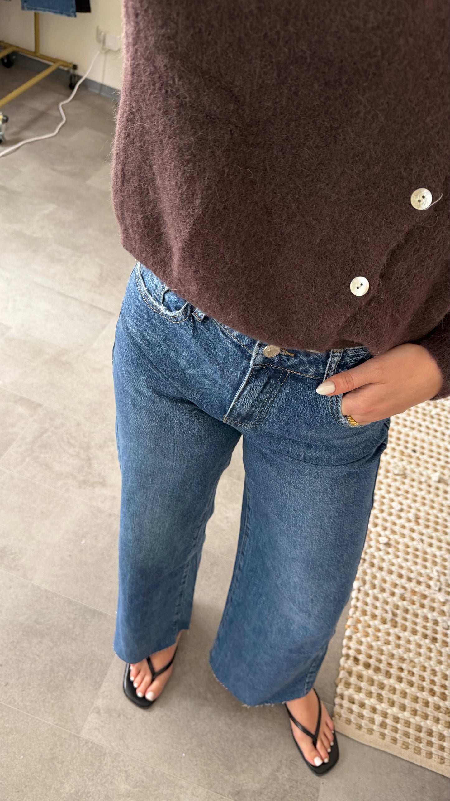 RAW EDGE WIDE LEG BLUE JEANS