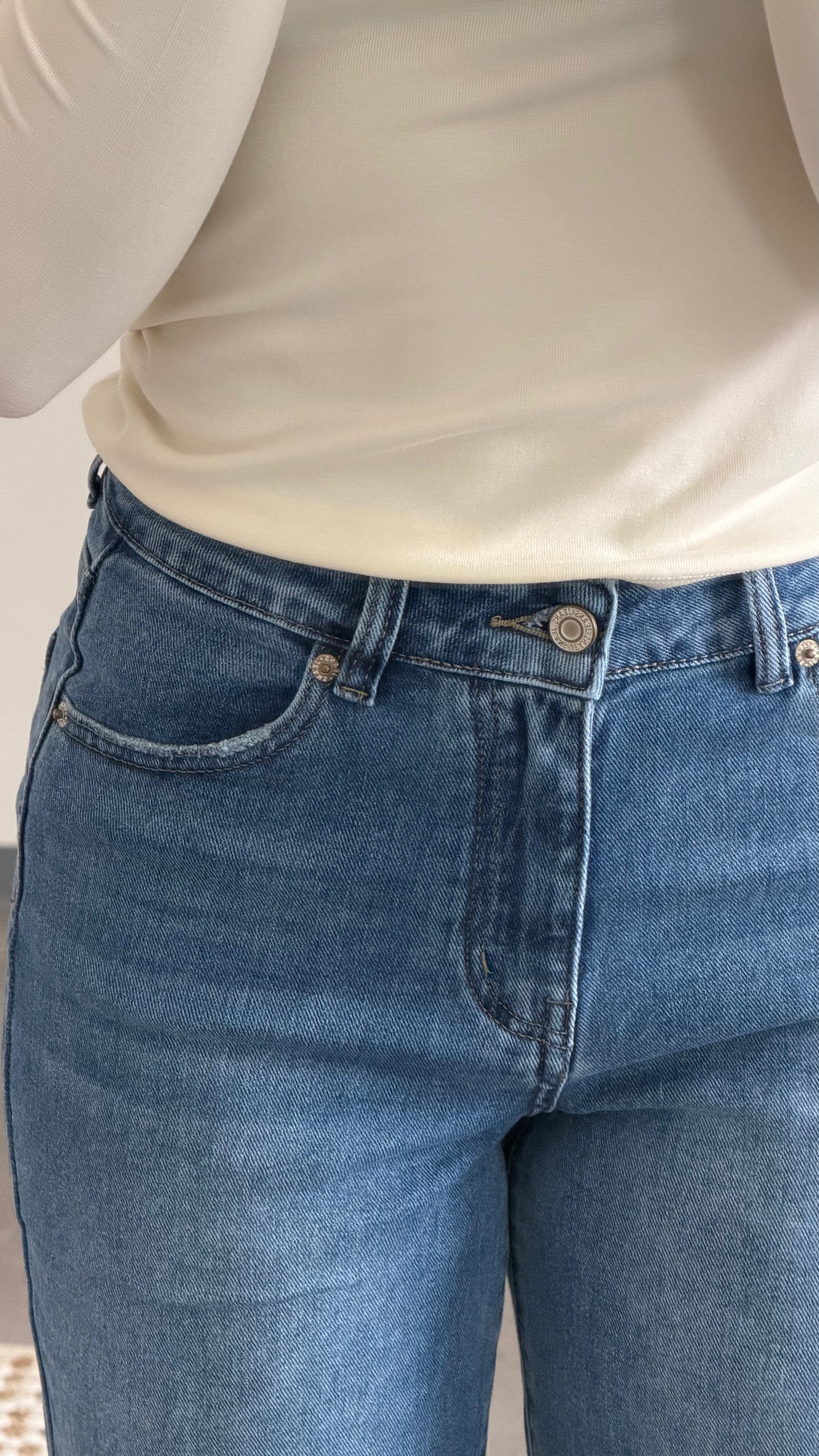 WIDE LEG BLUE JEANS