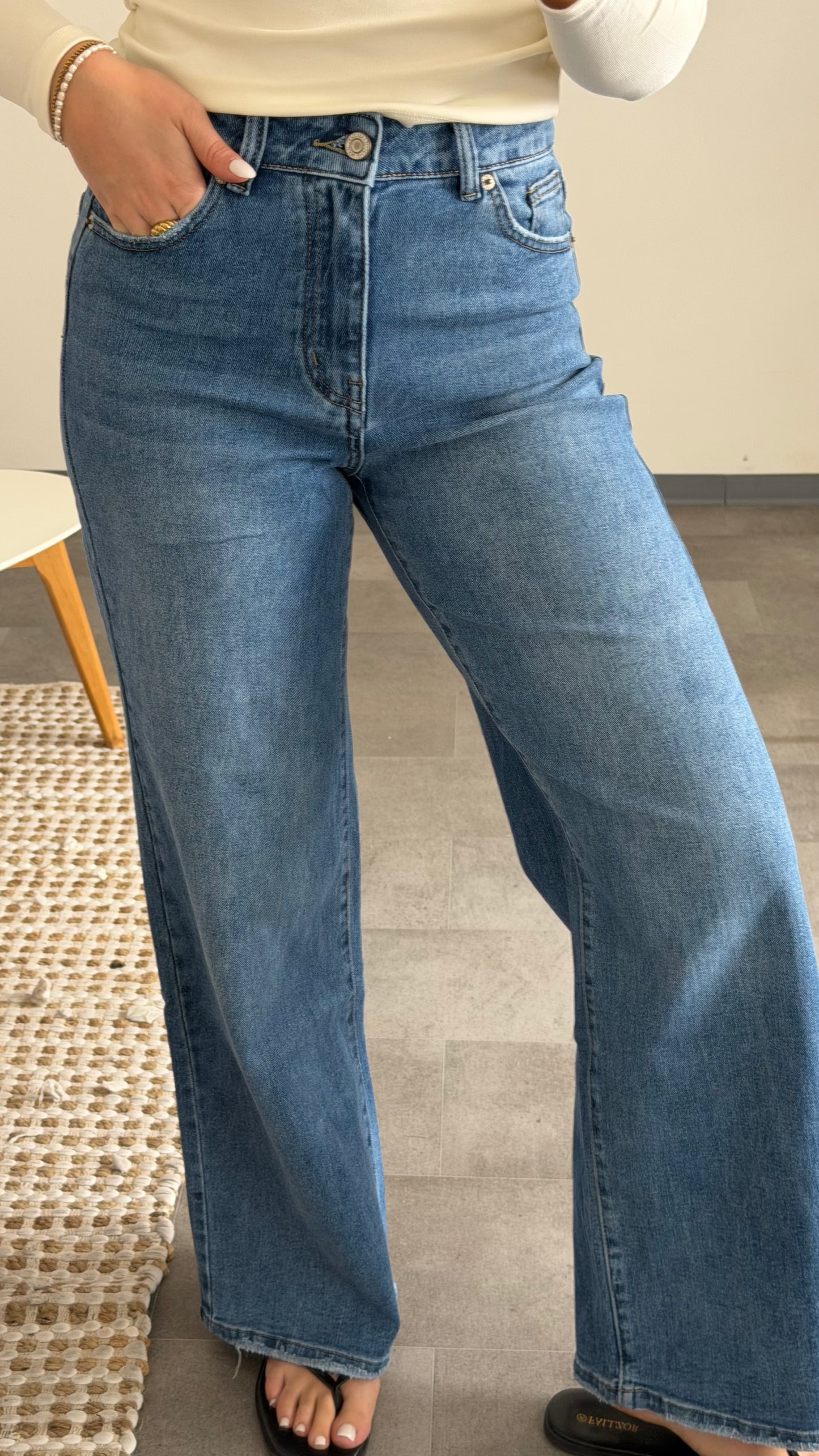 WIDE LEG BLUE JEANS