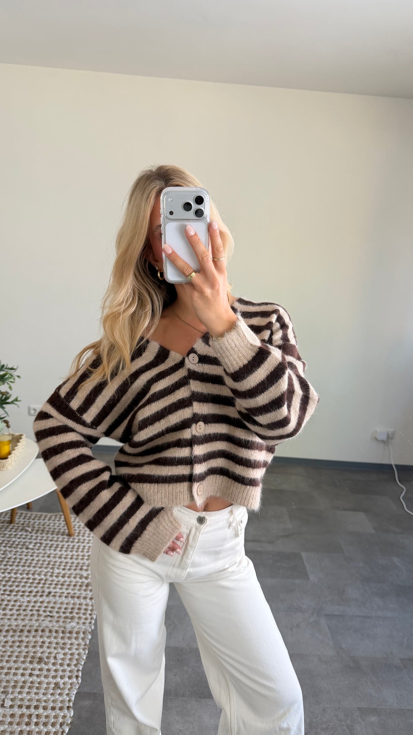 SOFT V-NECK CARDIGAN COFFEE CREAM