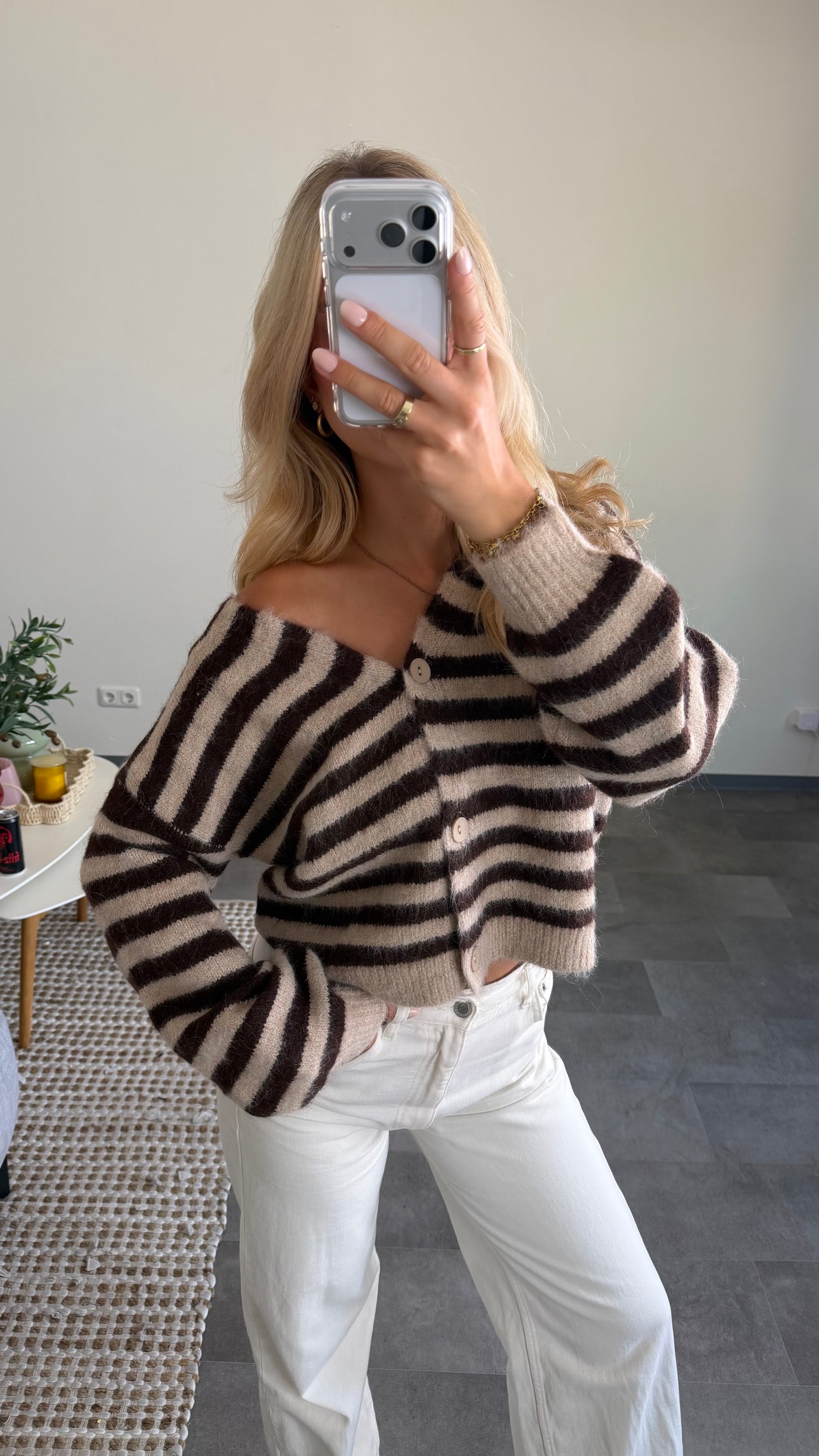 SOFT V-NECK CARDIGAN COFFEE CREAM