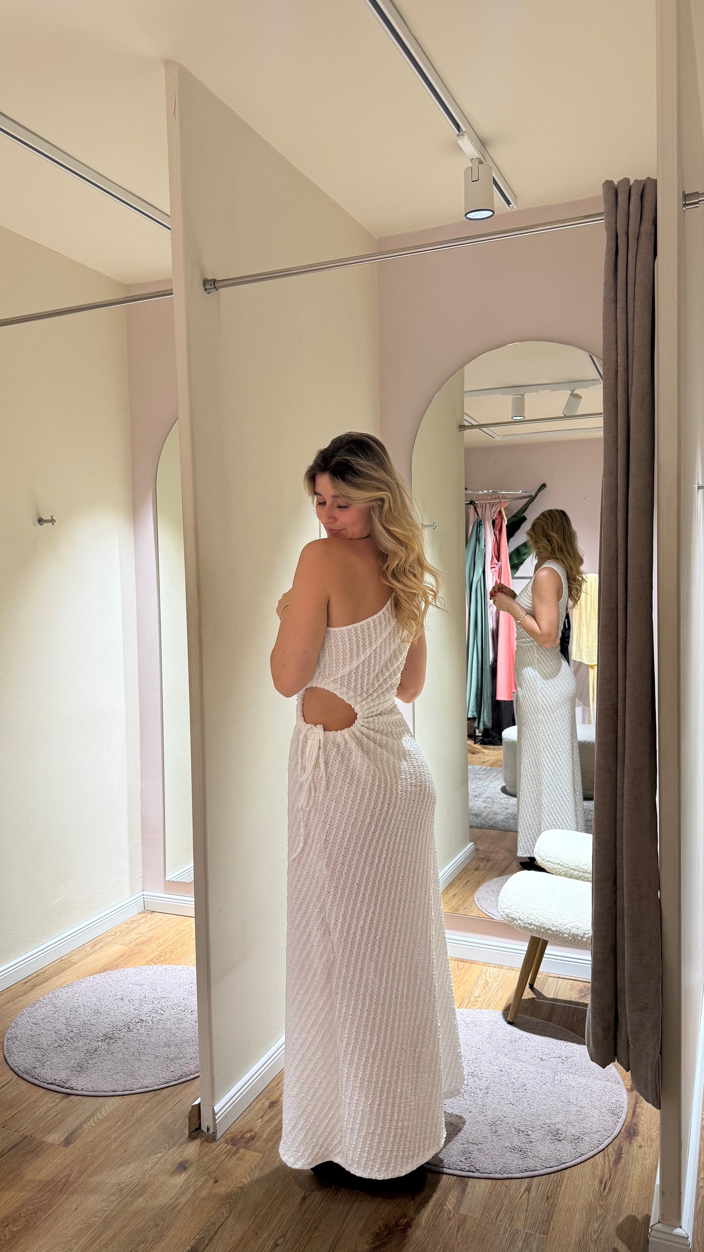 ONE SHOULDER CUT-OUT MAXIKLEID WEISS