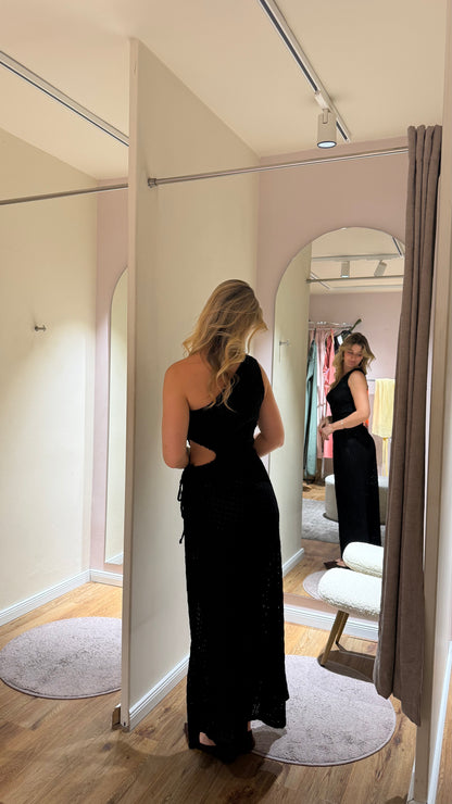 ONE SHOULDER CUT-OUT MAXIKLEID SCHWARZ