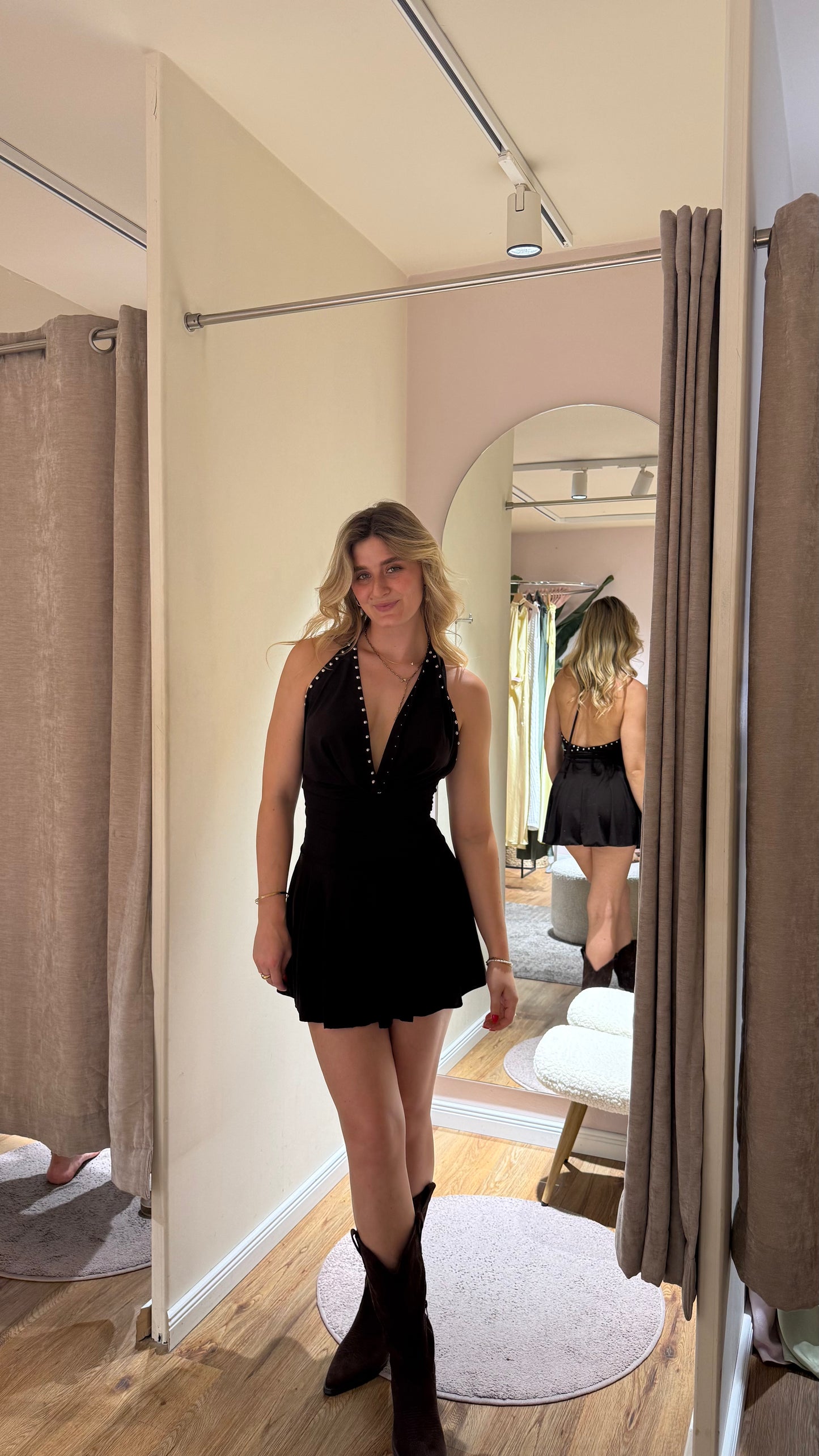 NECKHOLDER STUDDED MINI DRESS SCHWARZ