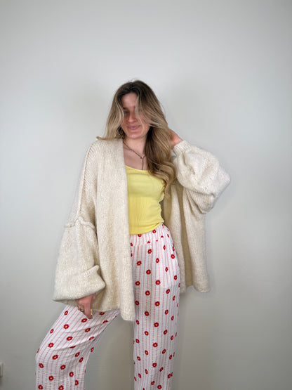 Beiger Cardigan mit Außennaht