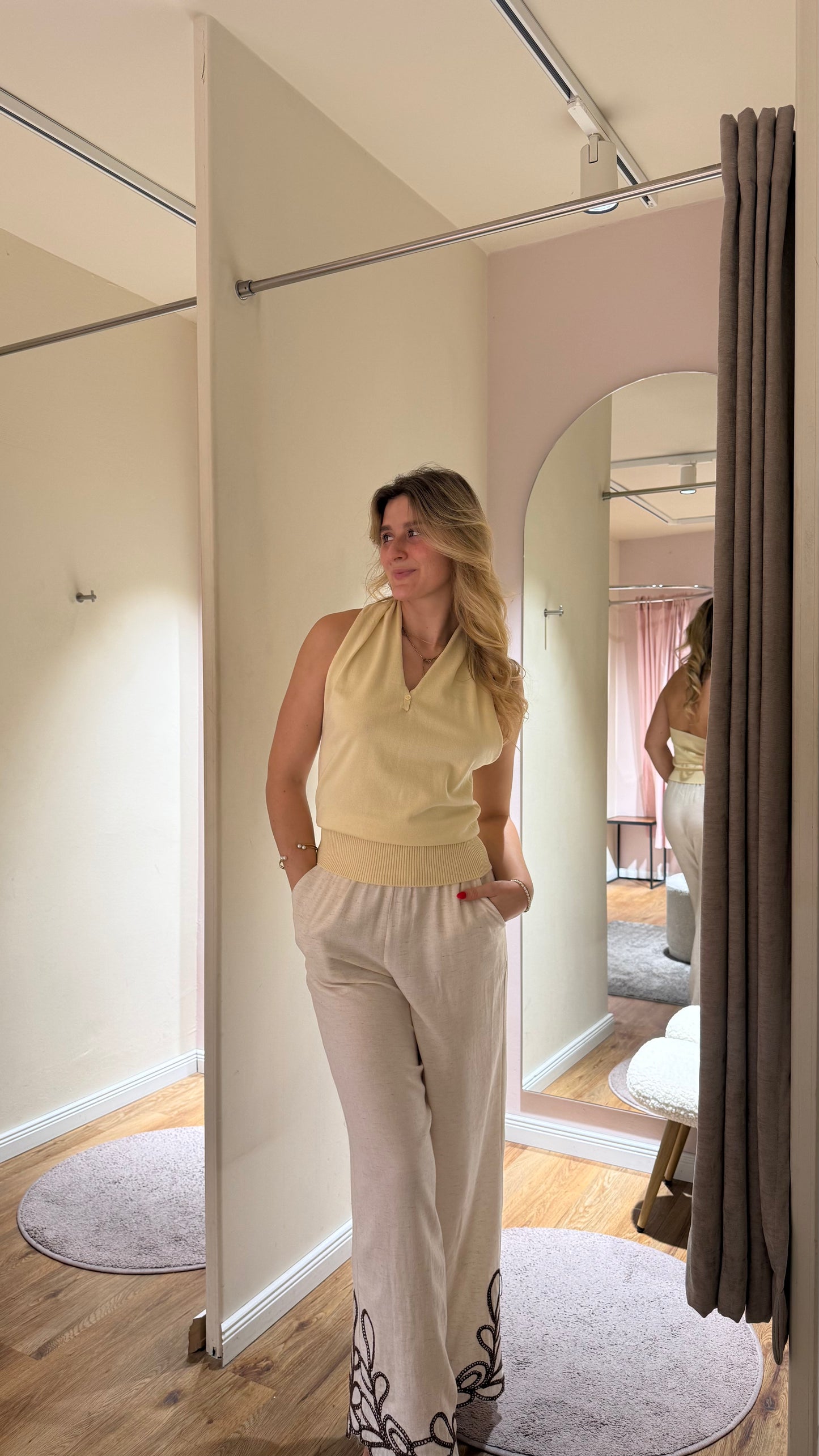 SOFT KNIT NECKHOLDER TOP