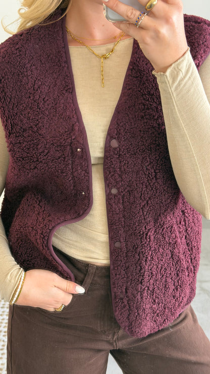 TEDDY VEST PLUM