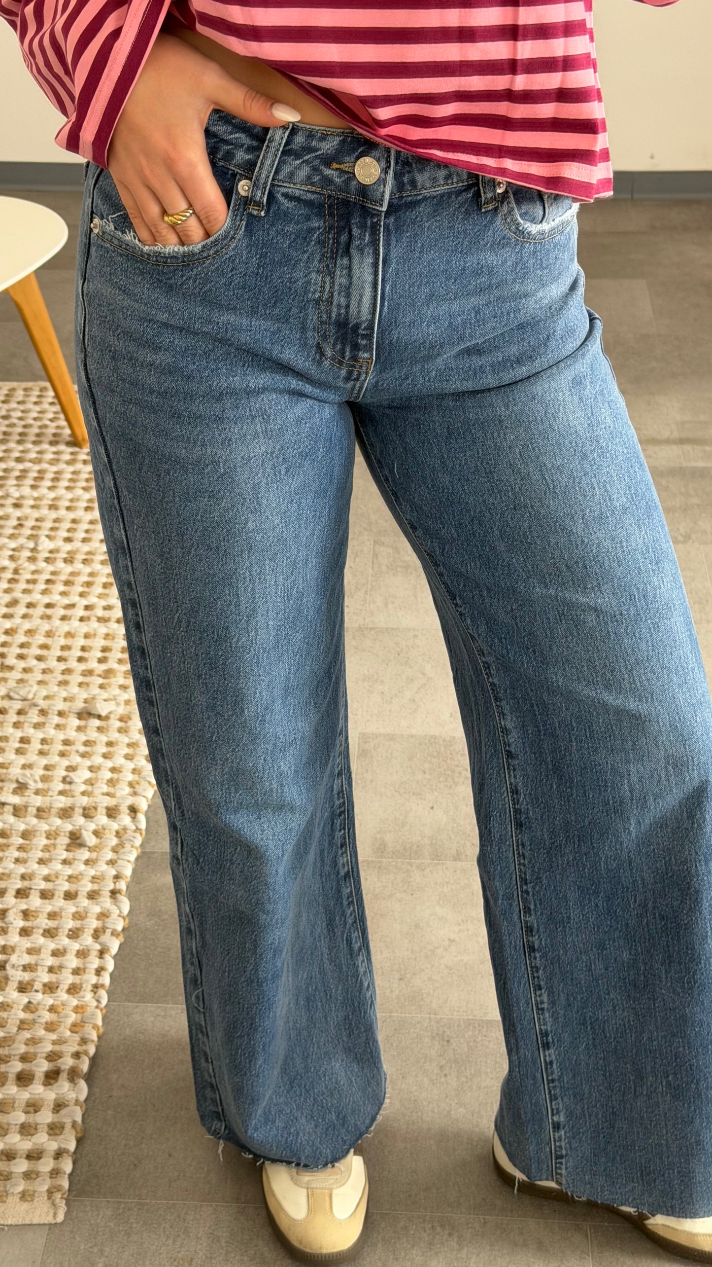 RAW EDGE WIDE LEG BLUE JEANS