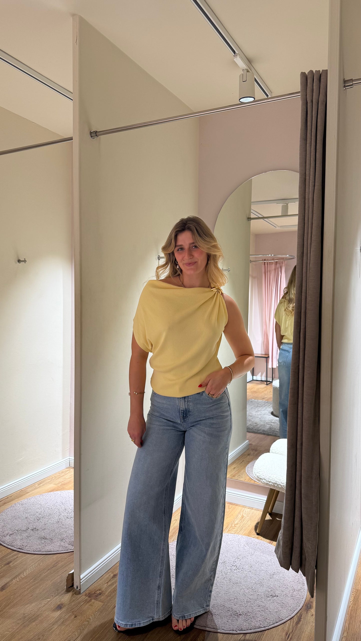 ELEGANCE DRAPED KNIT TOP YELLOW