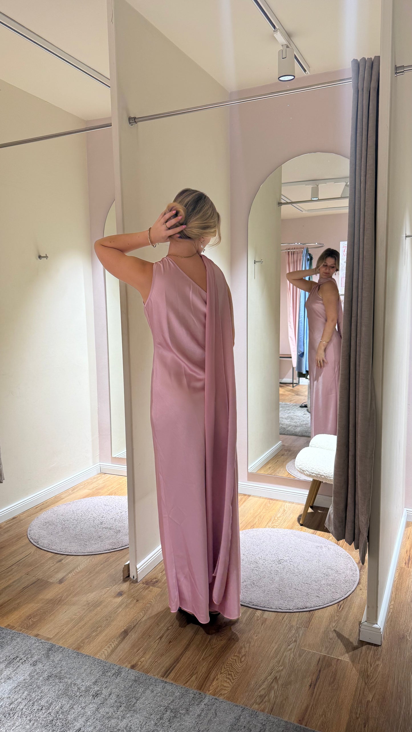 ASYMMETRISCHES KLEID MIT SCHAL DETAIL ROSA