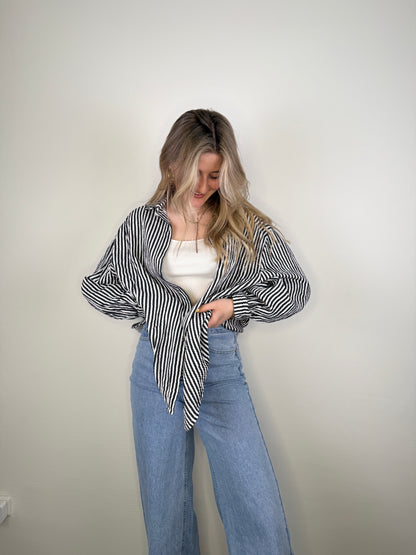 Musselinbluse mit kleinen Streifen schwarz weiß
