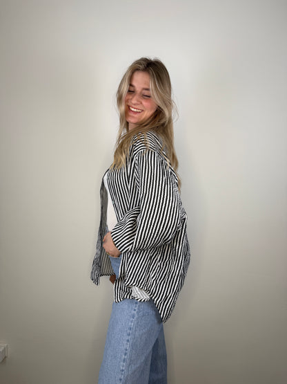 Musselinbluse mit kleinen Streifen schwarz weiß