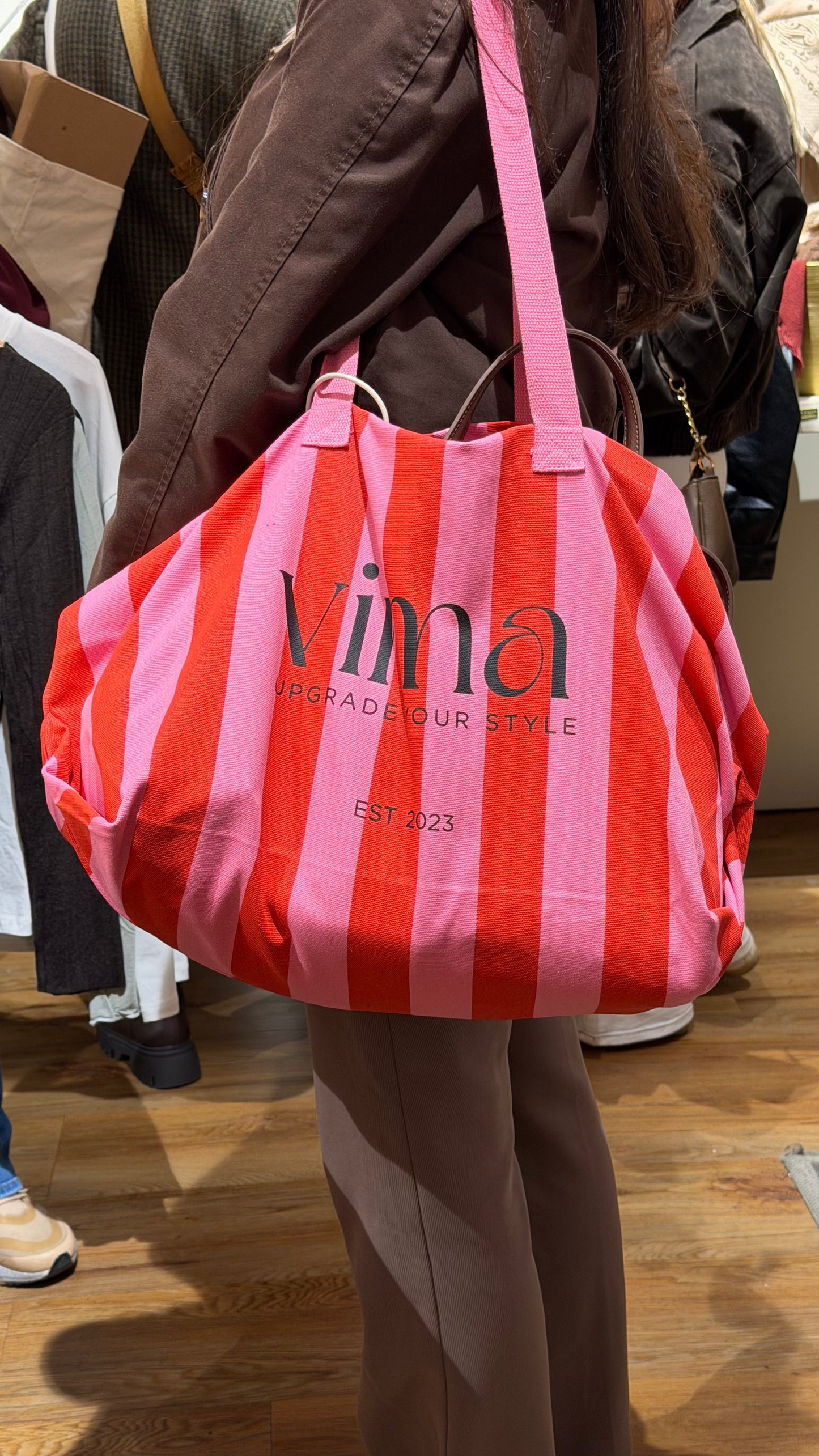 VIMA SIGNATURE TOTE BAG