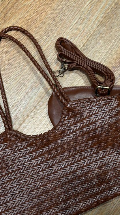 BRAIDED CURVE BAG BROWN